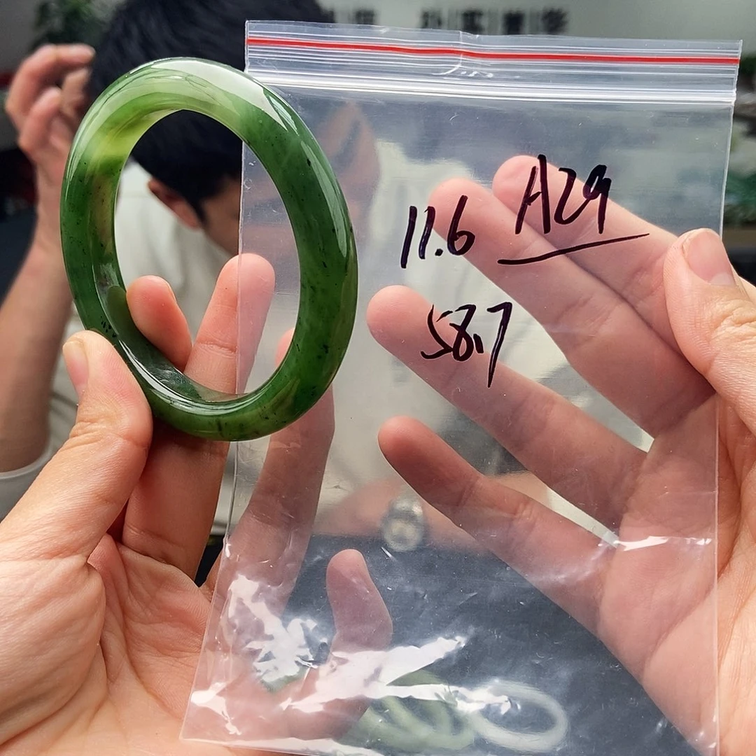 和田玉未镶嵌手镯颜色多样性发拍一发一