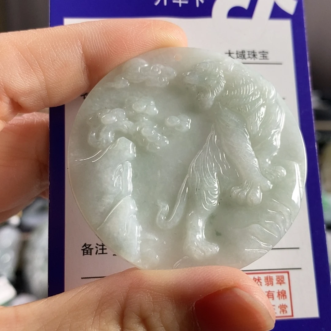 颈饰未镶嵌翡翠虎牌