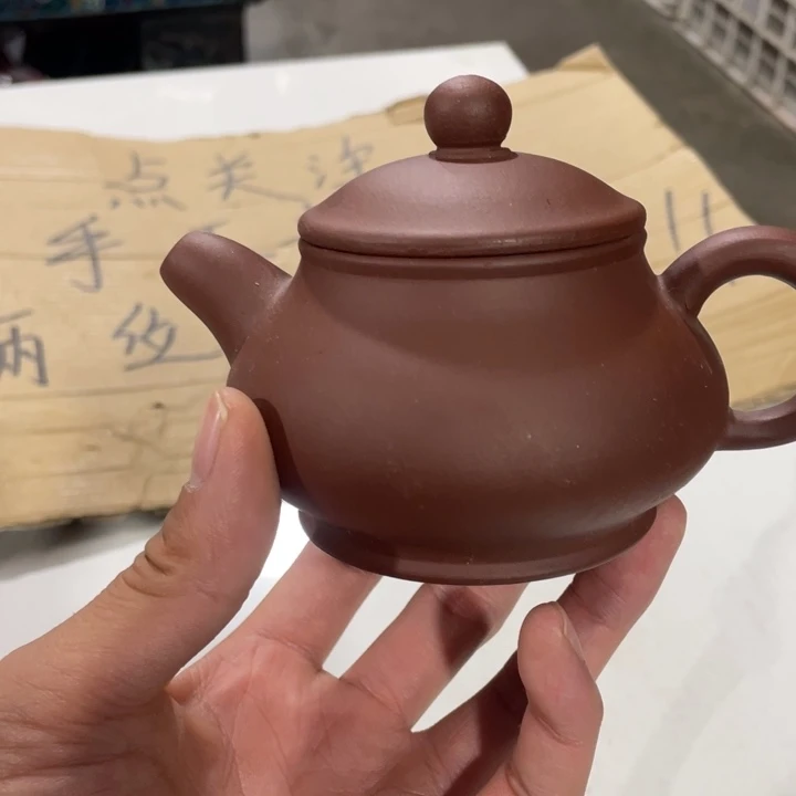 老厂紫砂壶一件。
