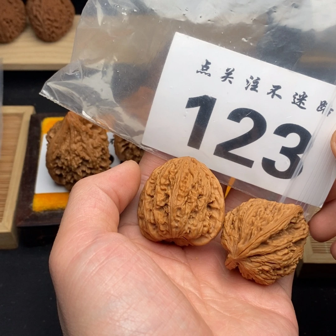 ****鸣文玩核桃吊坠38米纹