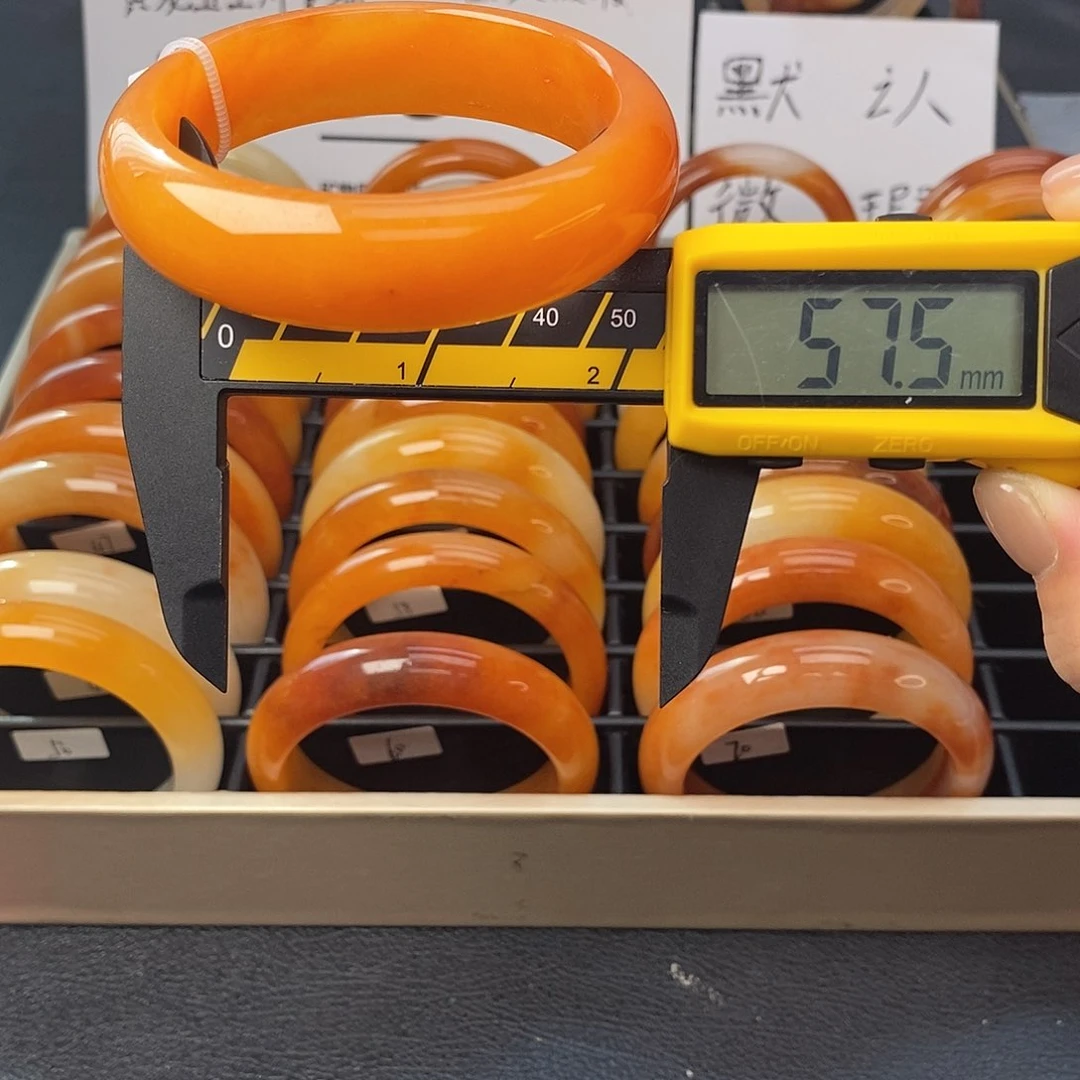 未镶嵌石英质玉（黄龙玉）手镯74号