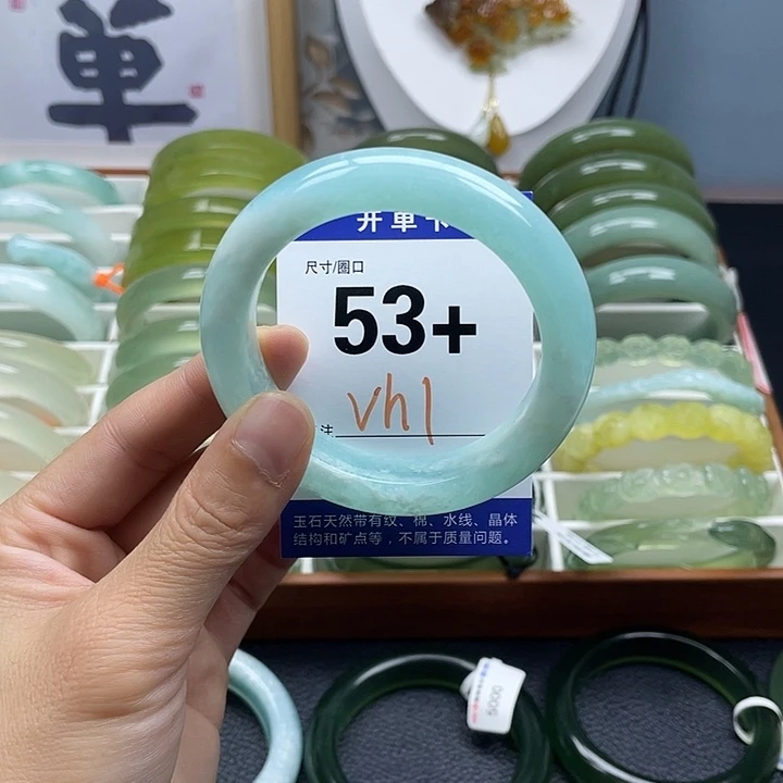 刘***.蛇纹石玉未镶嵌手镯