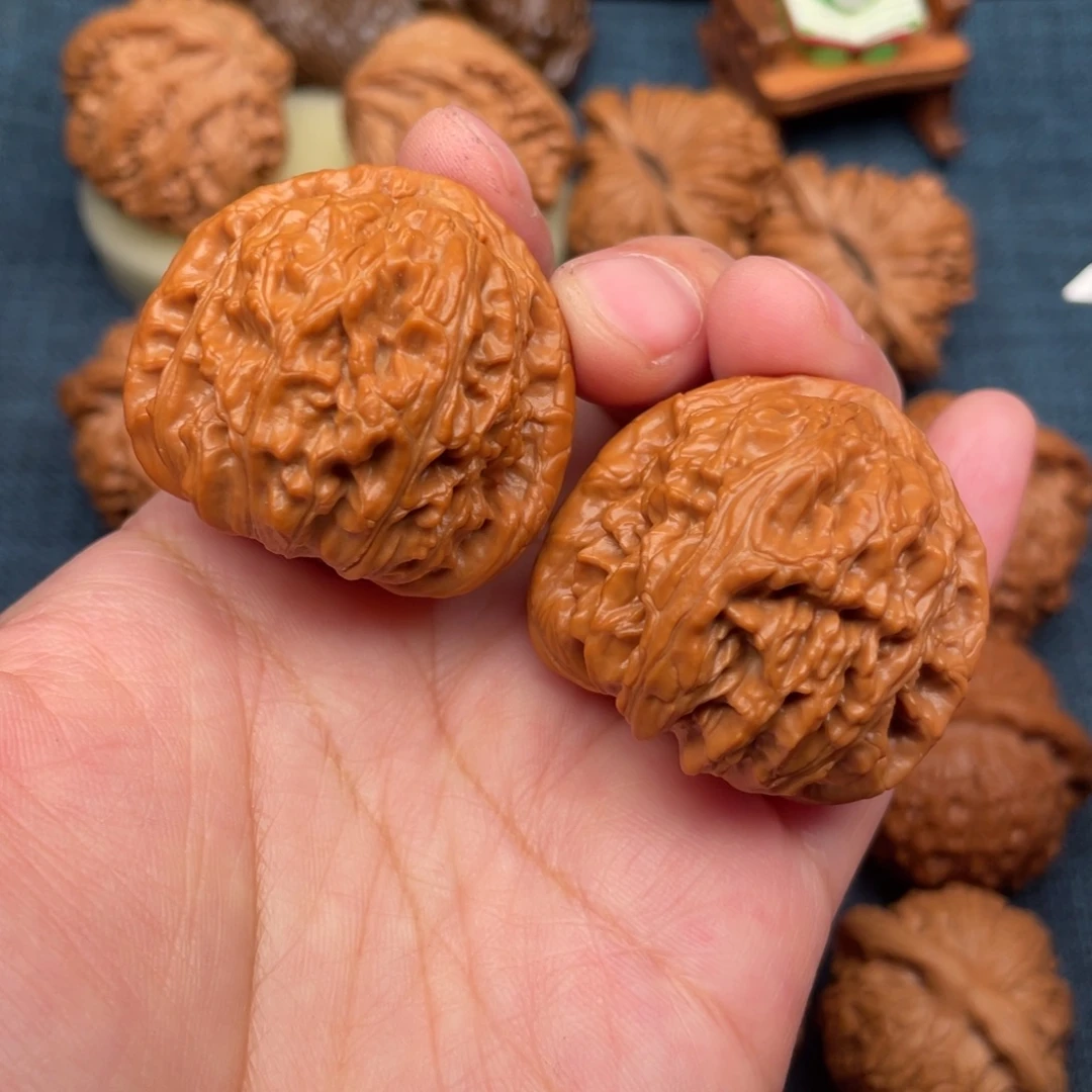 文玩核桃把件39.8精品老树三角白全品