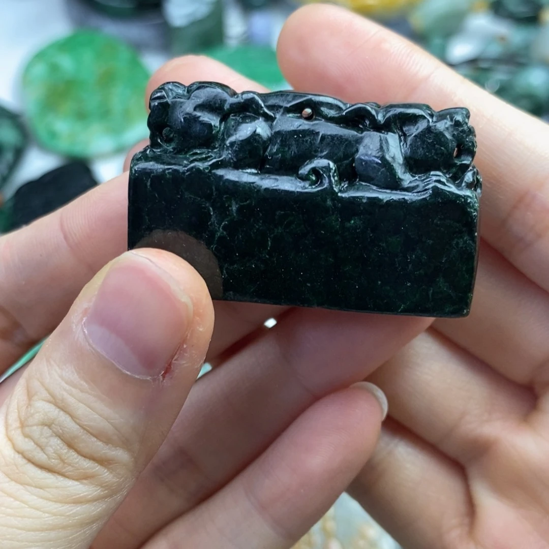 颈饰未镶嵌翡翠吊坠