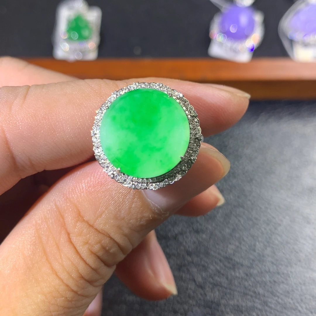 翡翠18K金镶嵌戒指翡翠