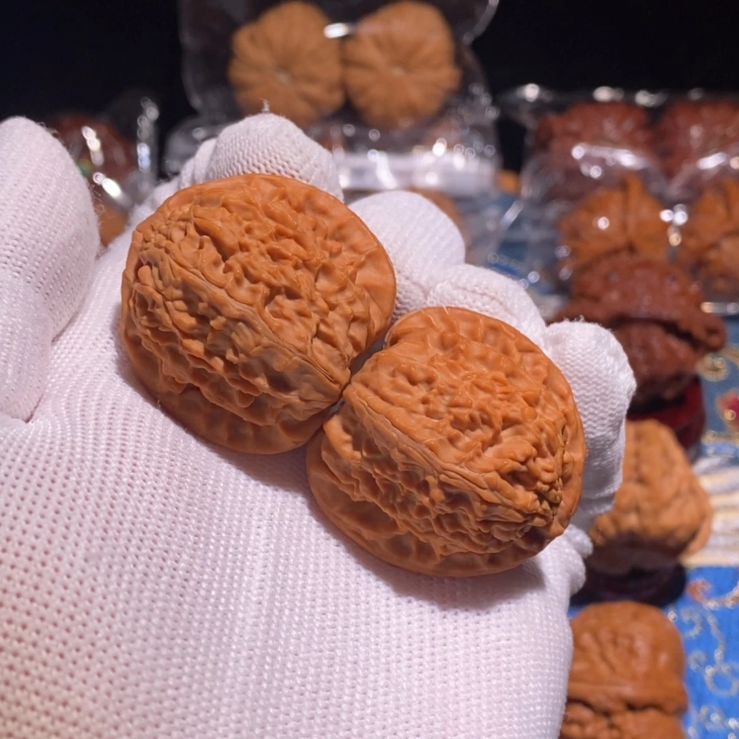文玩核桃吊坠36三角白