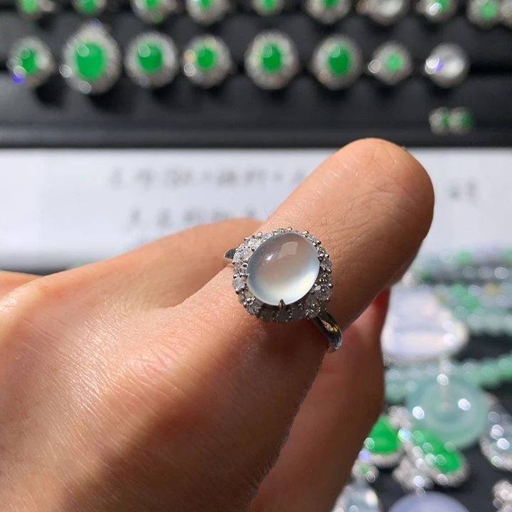 18K金镶嵌戒指翡翠