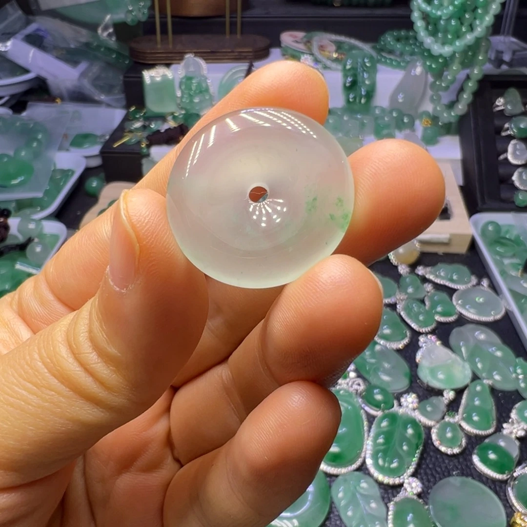 孩***王石英质玉（非洲翠）未镶嵌颈饰