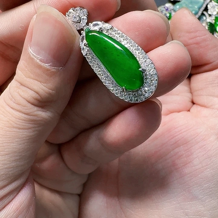 翡翠颈饰未镶嵌天然A货翡翠放漏