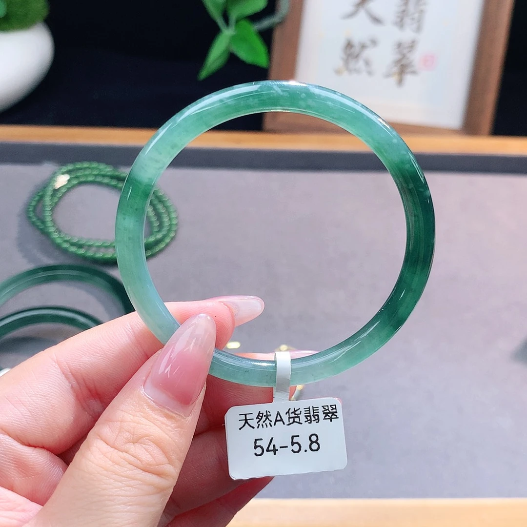 未镶嵌手镯（圆镯）翡翠