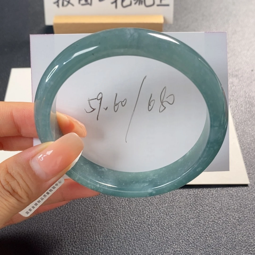 翡翠手镯未镶嵌天然翡翠手镯