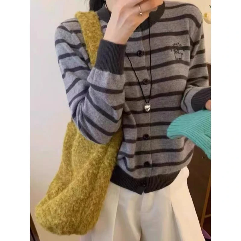 【小羊刺绣】深灰条纹绵羊毛设计感针织开衫女FFN3016