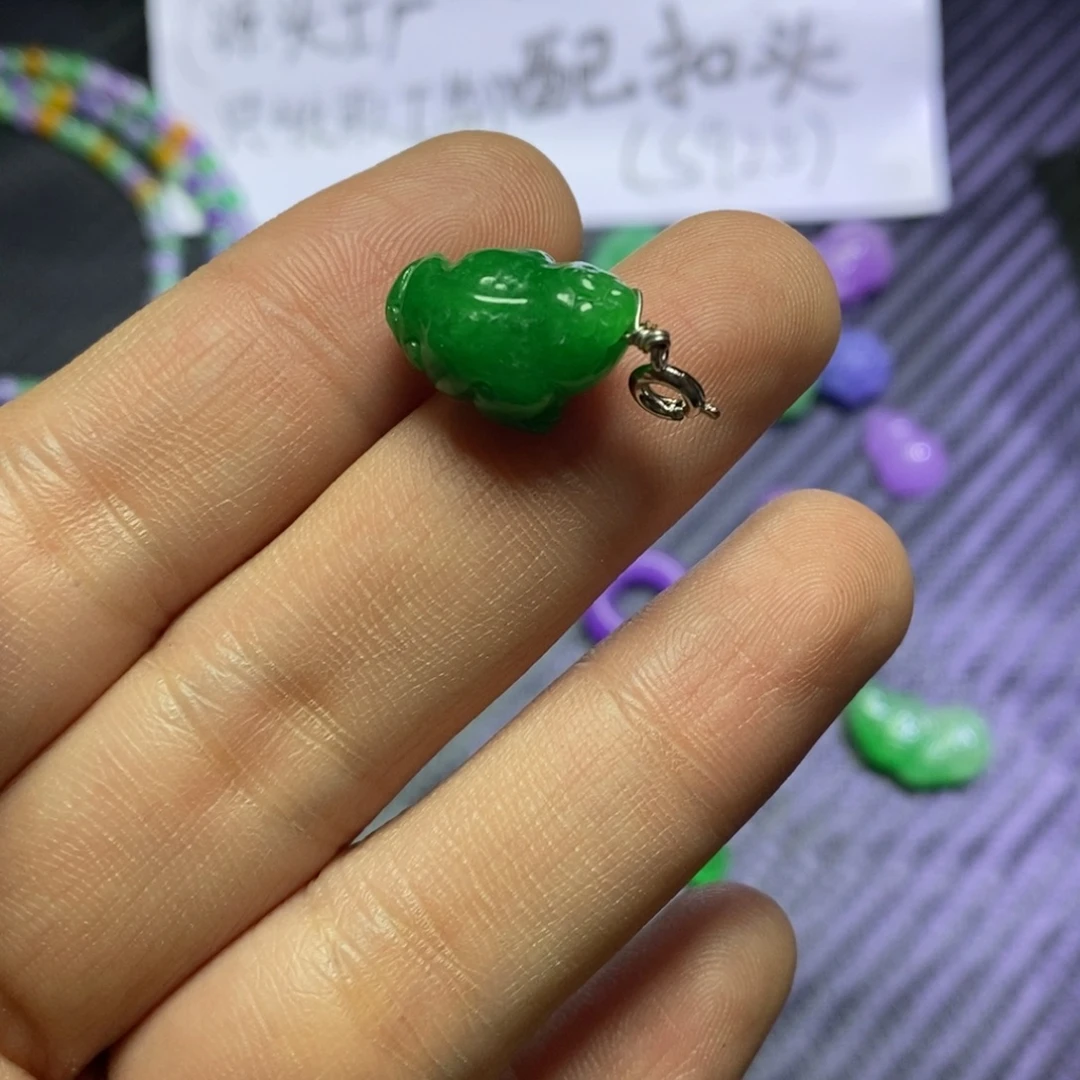 翡翠未镶嵌颈饰吊坠