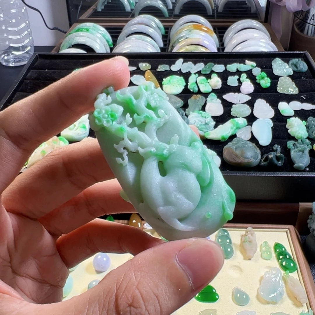翡翠未镶嵌颈饰翡翠挂件