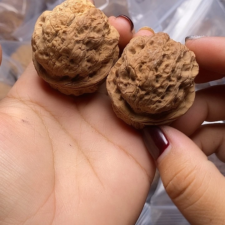 文玩核桃把件      70