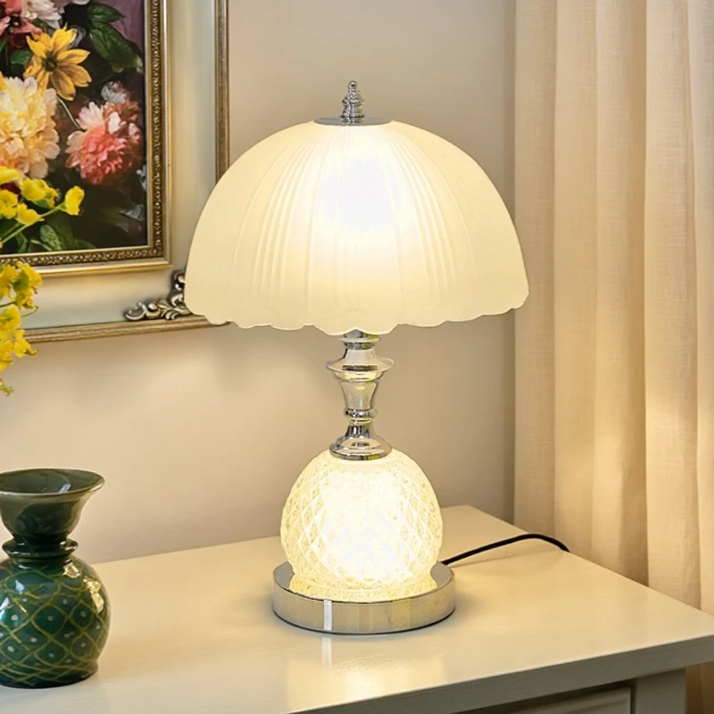 家用轻奢奶油风遥控三色可调光加厚玻璃2025网红书房卧室床头台灯