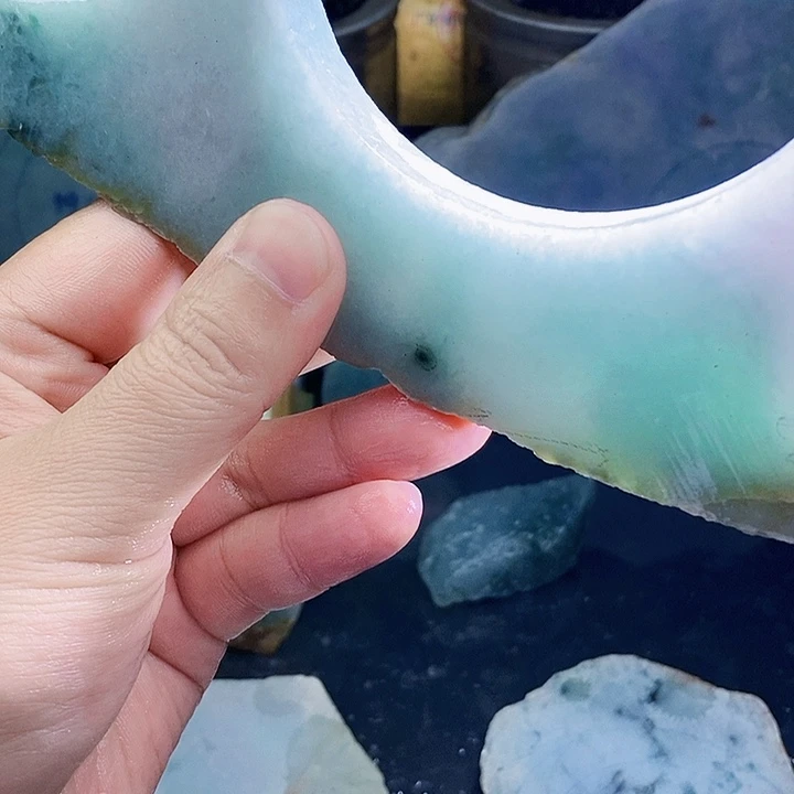 翡翠未镶嵌颈饰毛料65