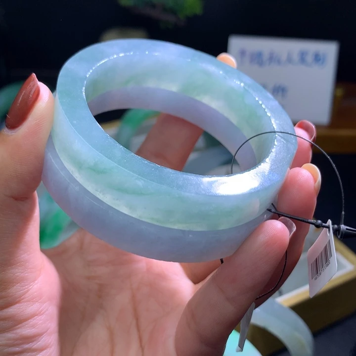 定制翡翠未镶嵌翡翠手镯