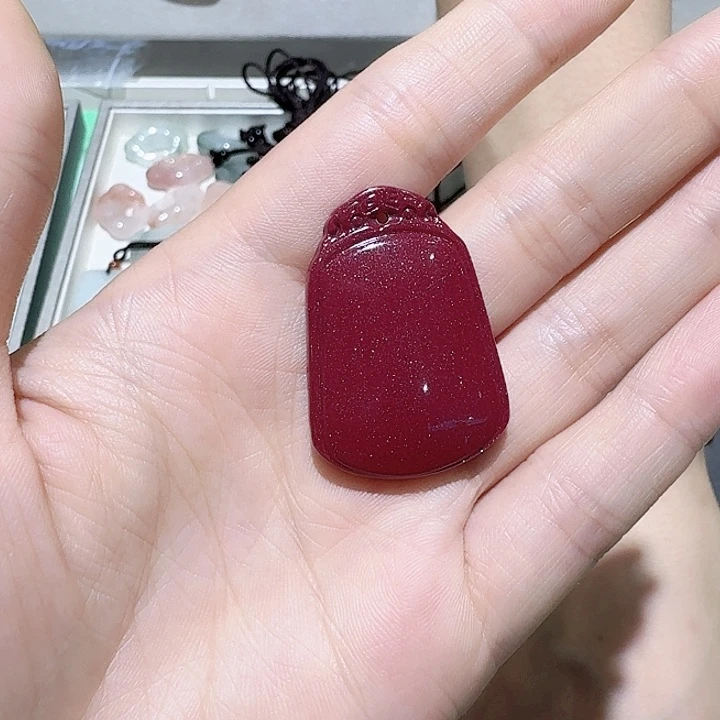 石英质玉合金颈饰