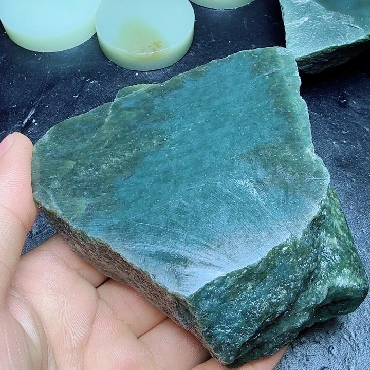 和田玉（糖玉）未镶嵌珠宝奇石