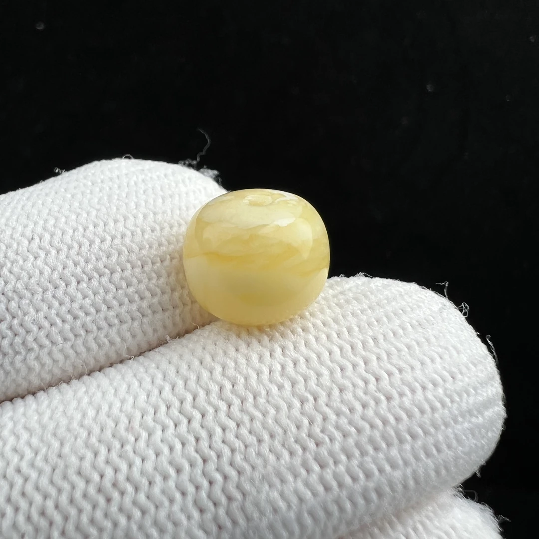 M8474天然原矿俄料蜜蜡 墩子10.7*8.7mm支持复检 假一罚四