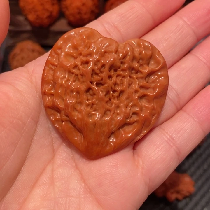****闪把件文玩核桃46.8尺寸桃心1134