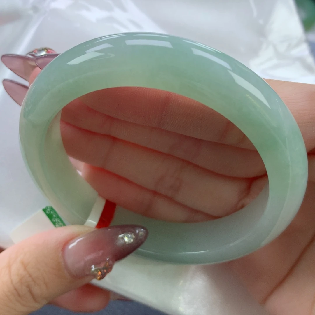 翡翠手镯未镶嵌5556正圈