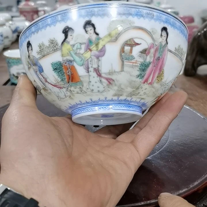 景德镇当代陶瓷工艺品雨*