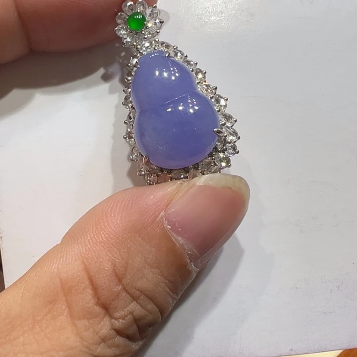 翡翠18K金镶嵌颈饰紫葫芦