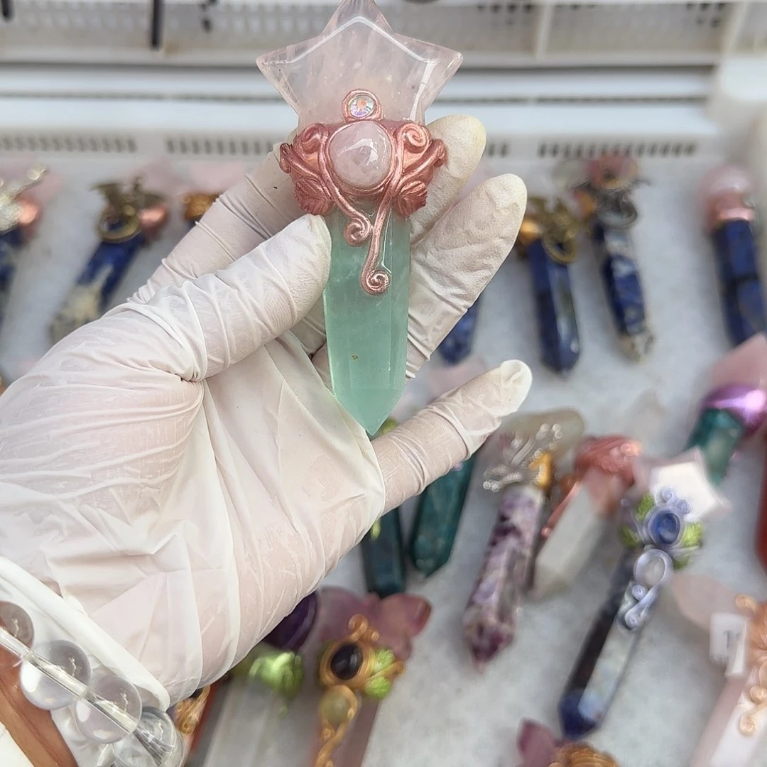 L****未镶嵌颈饰水晶粉