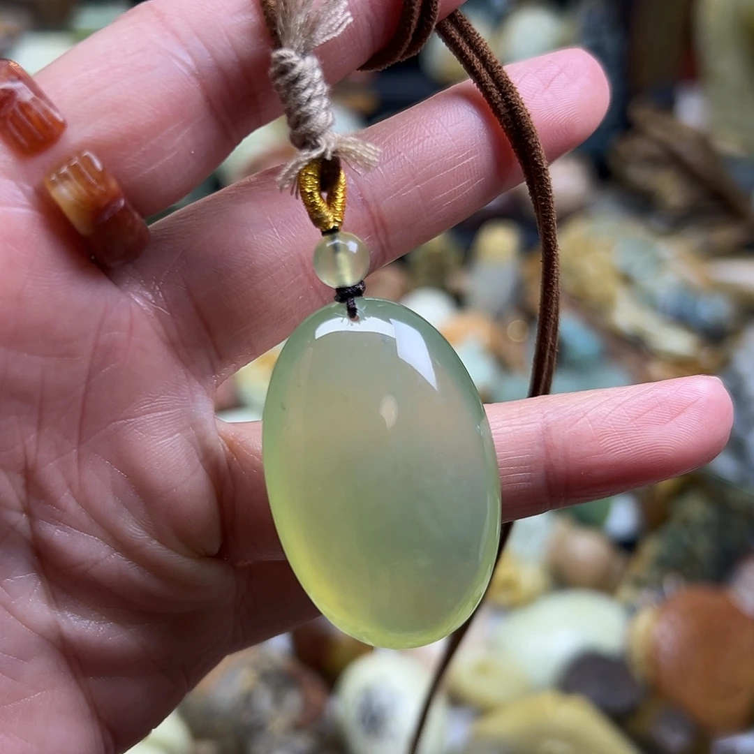 岫玉未镶嵌颈饰岫玉水蛋