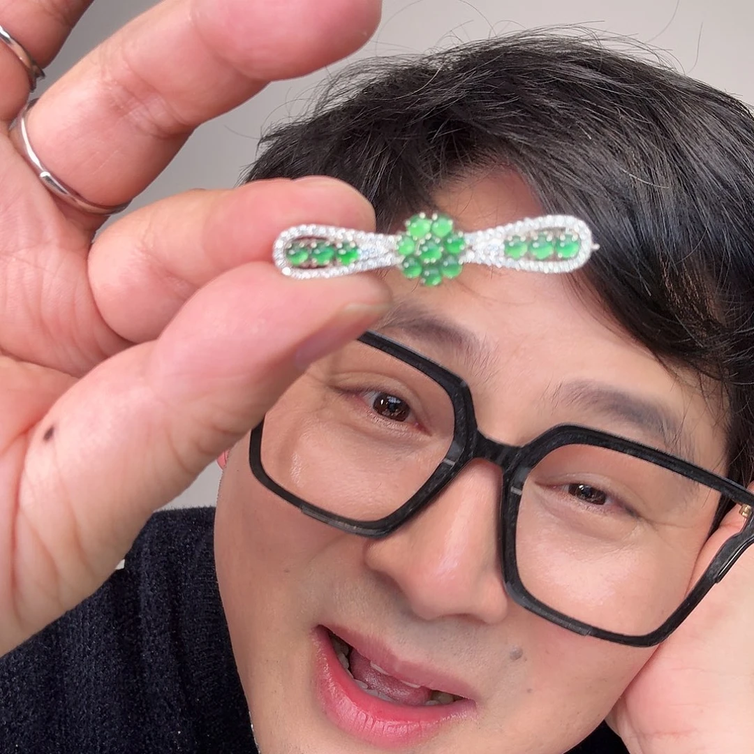 翡翠未镶嵌颈饰一件