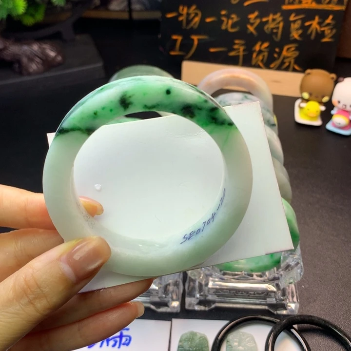 定制翡翠未镶嵌手镯