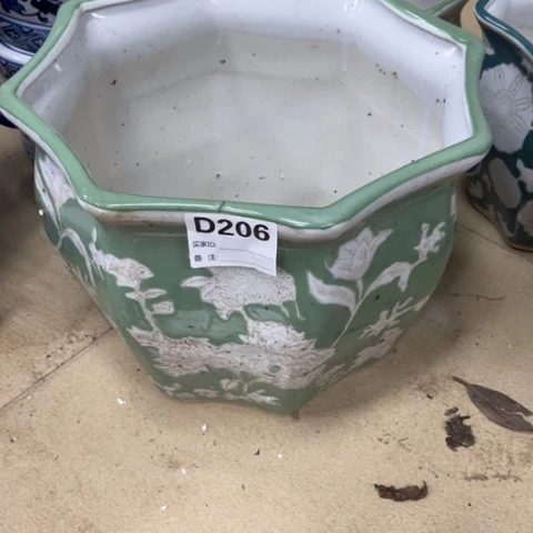 瓶小***。瑕疵瓷片不退不换。。。。。。。。。。