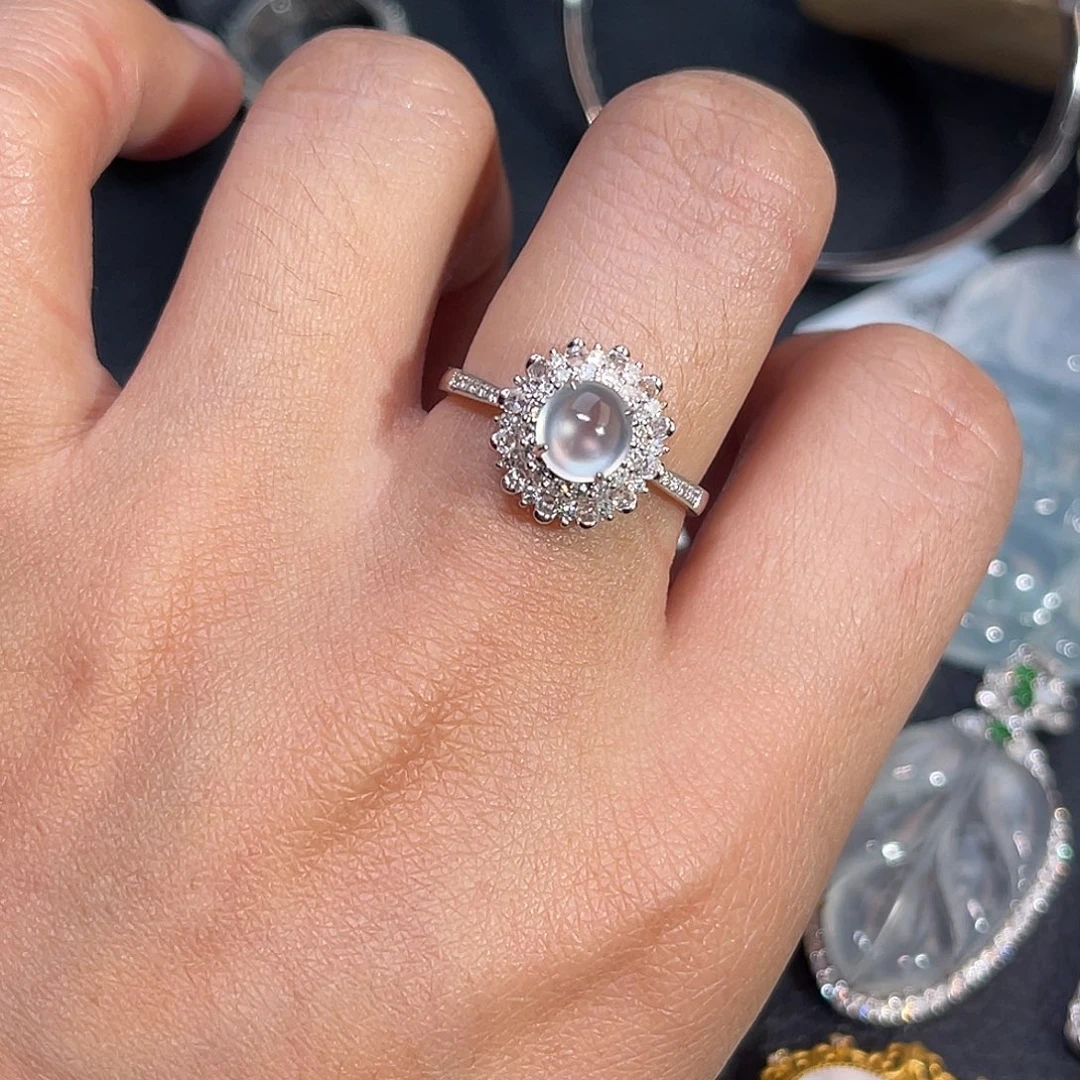 翡翠18K金镶嵌戒指蛋面