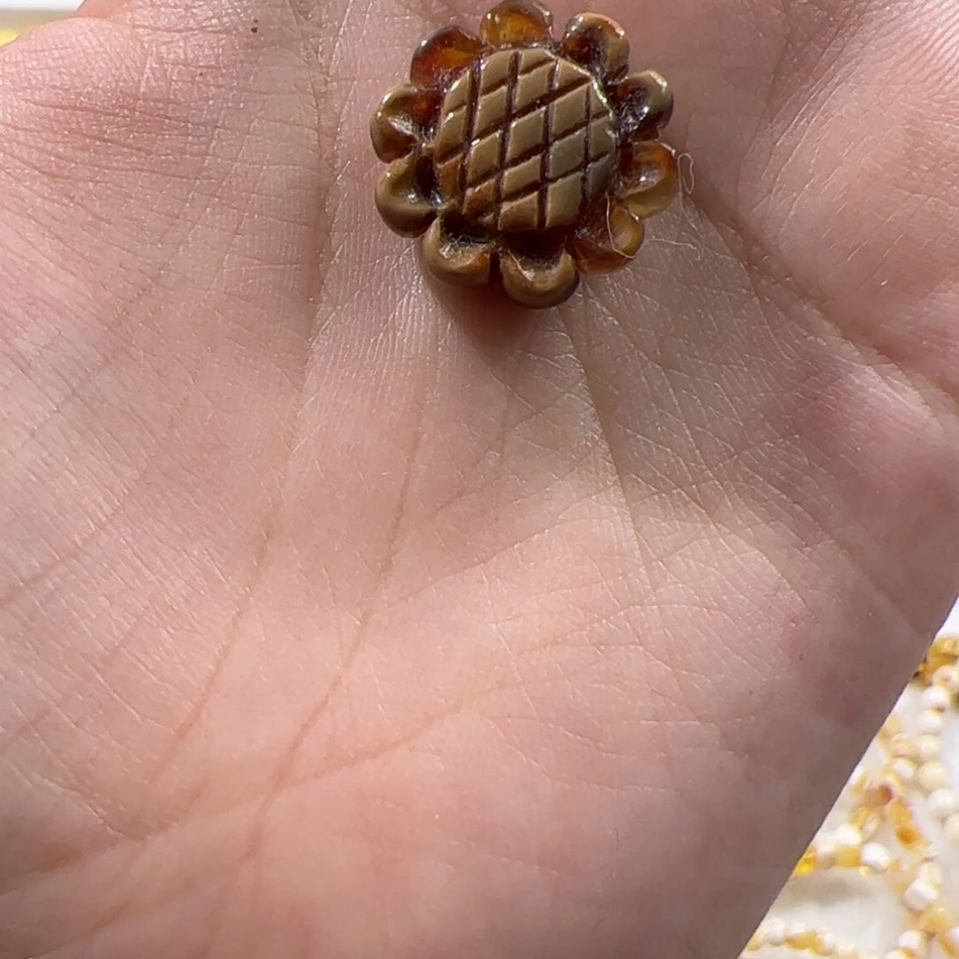 琥珀未镶嵌珠宝奇石浓蜡沁色向日葵