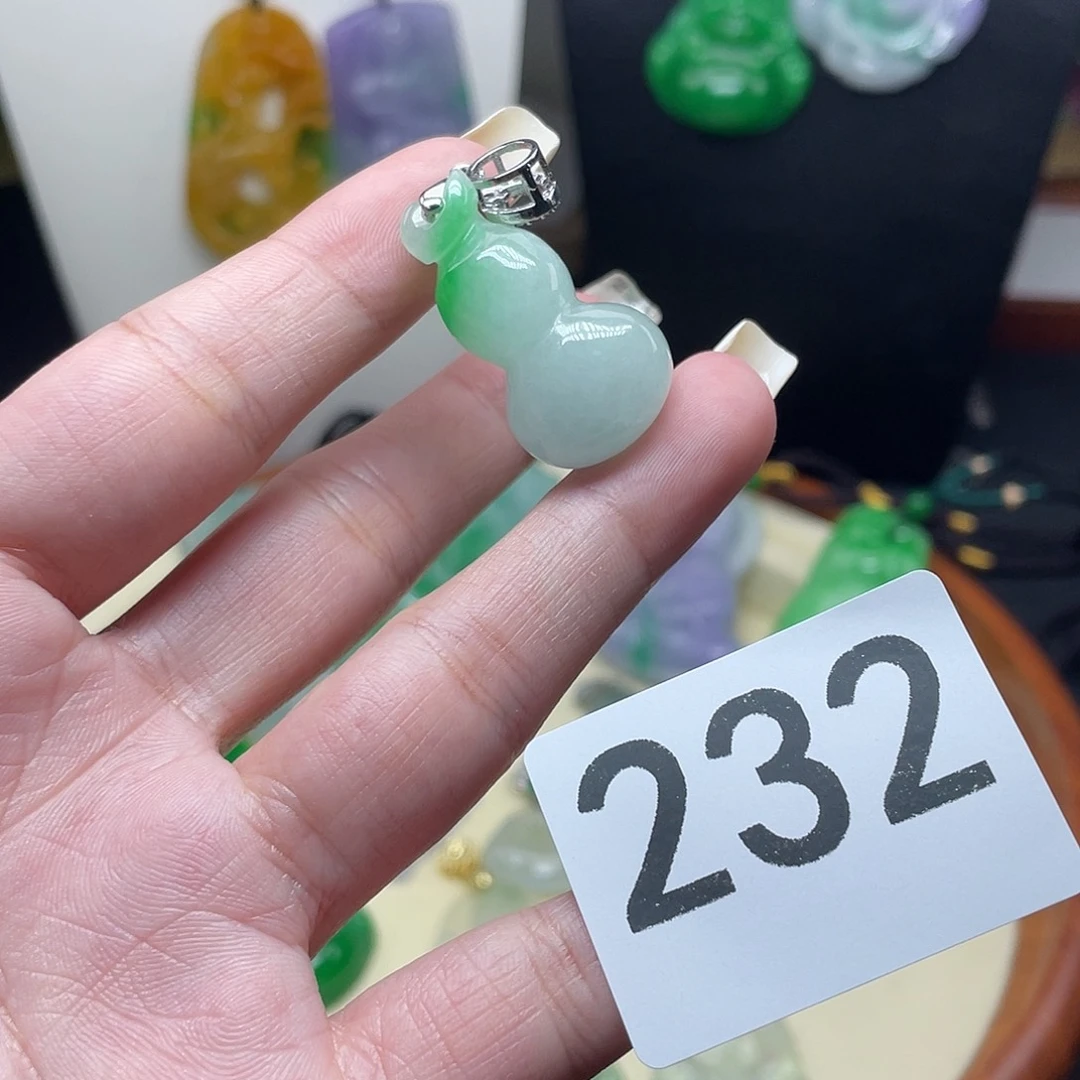 翡翠未镶嵌吊坠(赠链)