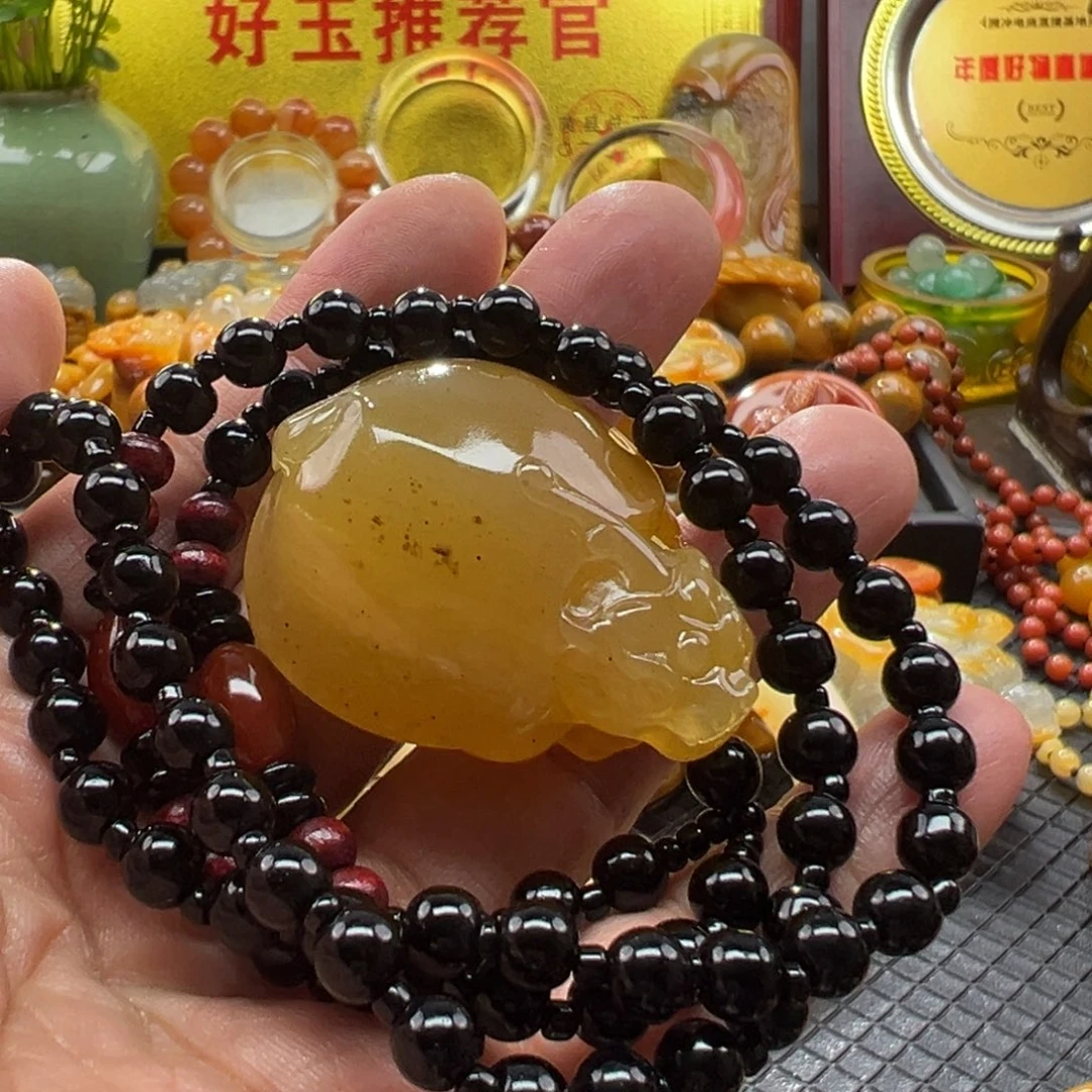 颈饰未镶嵌石英质玉