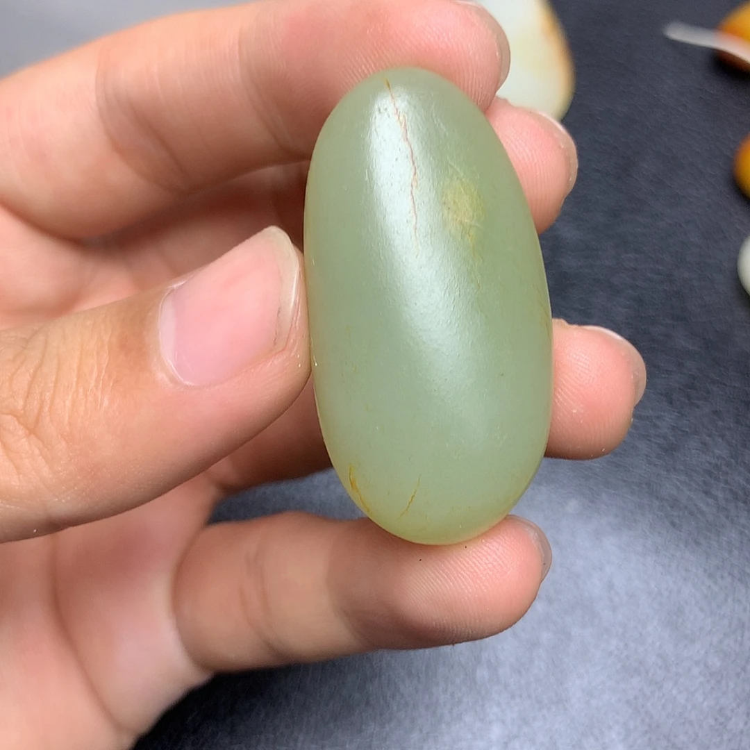 和田玉未镶嵌把件