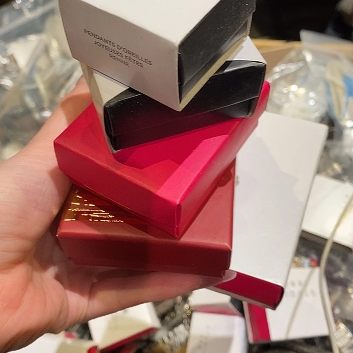 钱***多中古香水套装项链手链现货锆石（处理）