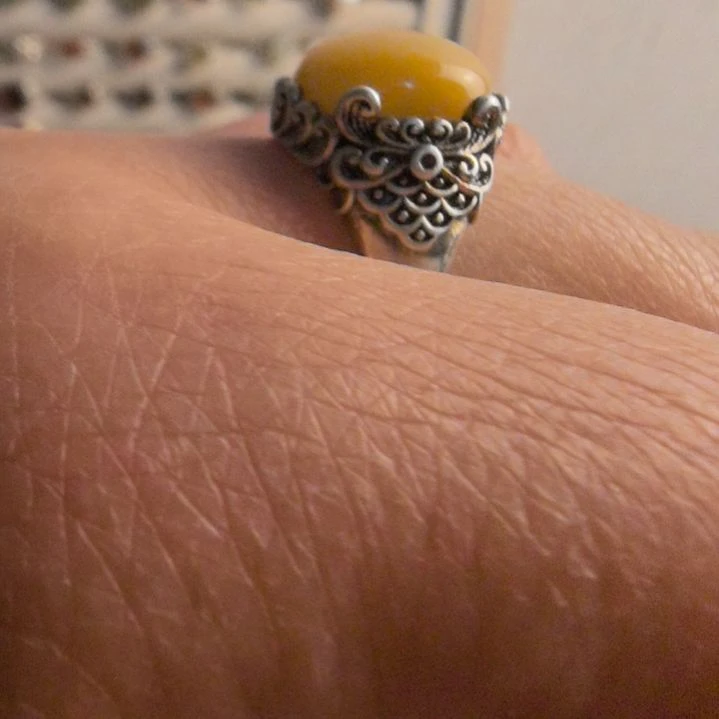 琥珀足银镶嵌戒指