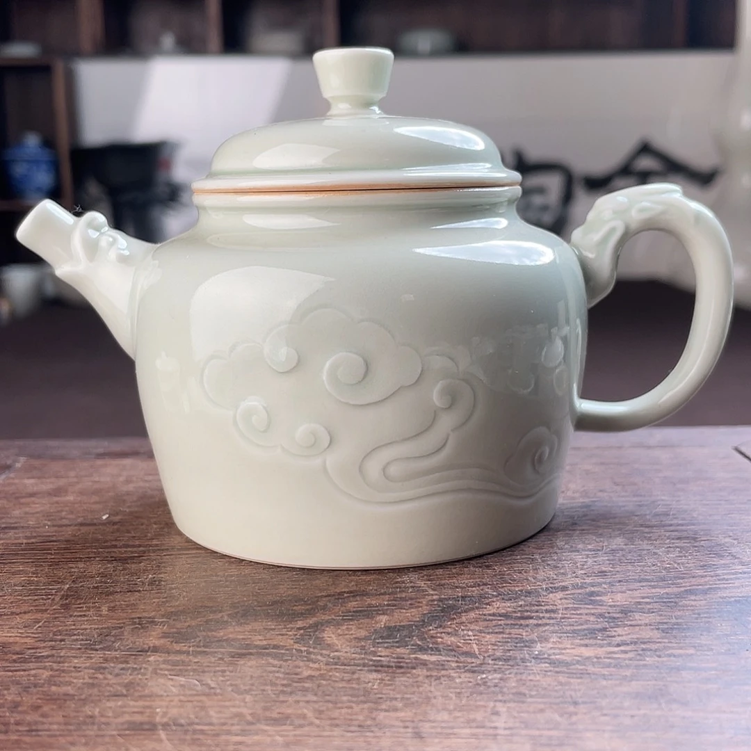 青釉刻花云纹龙首德钟