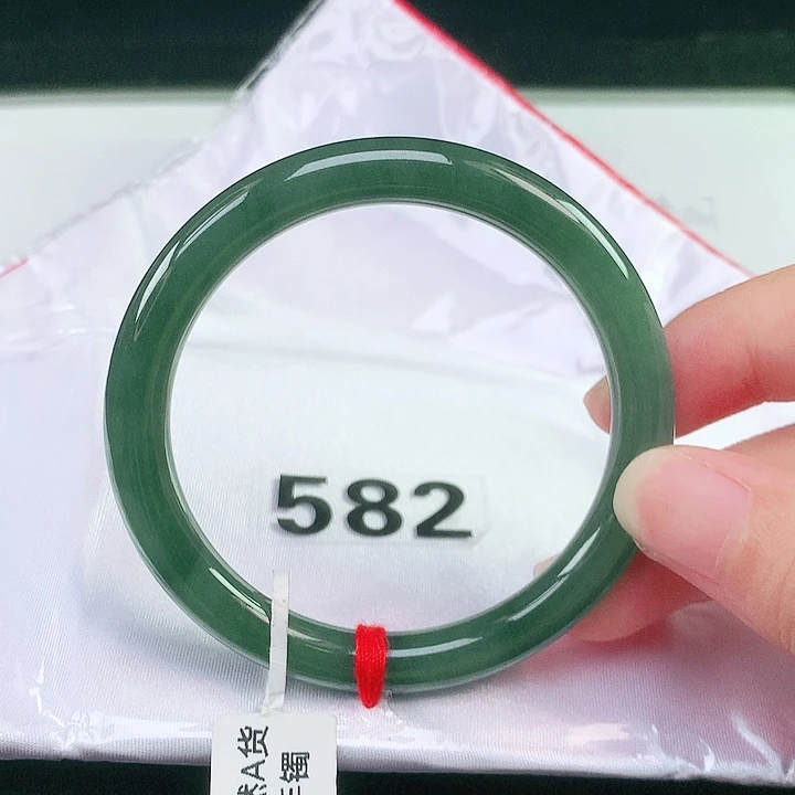 翡翠未镶嵌手镯（圆镯）55