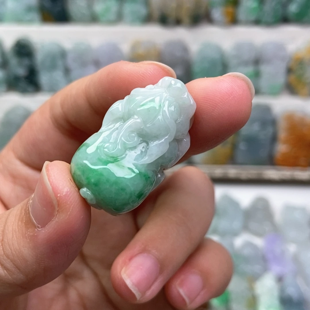 翡翠未镶嵌吊坠(赠链)