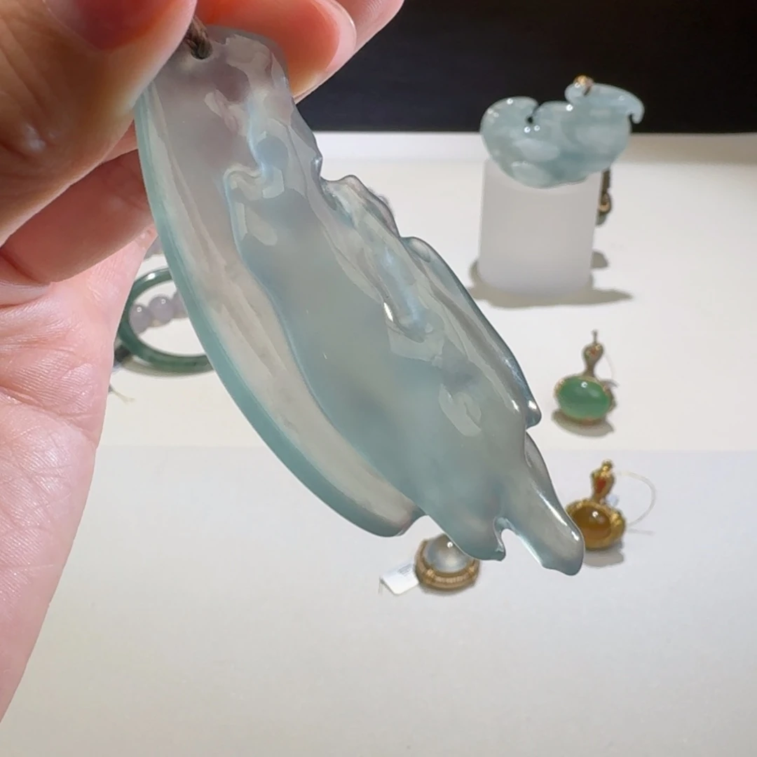 翡翠颈饰未镶嵌雅