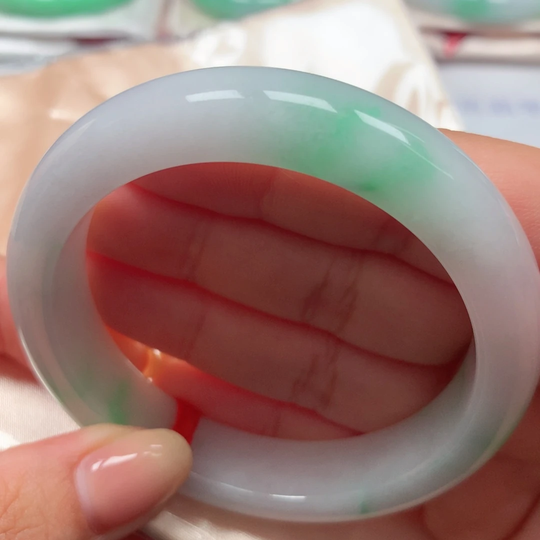 翡翠未镶嵌手镯48细腻白底青