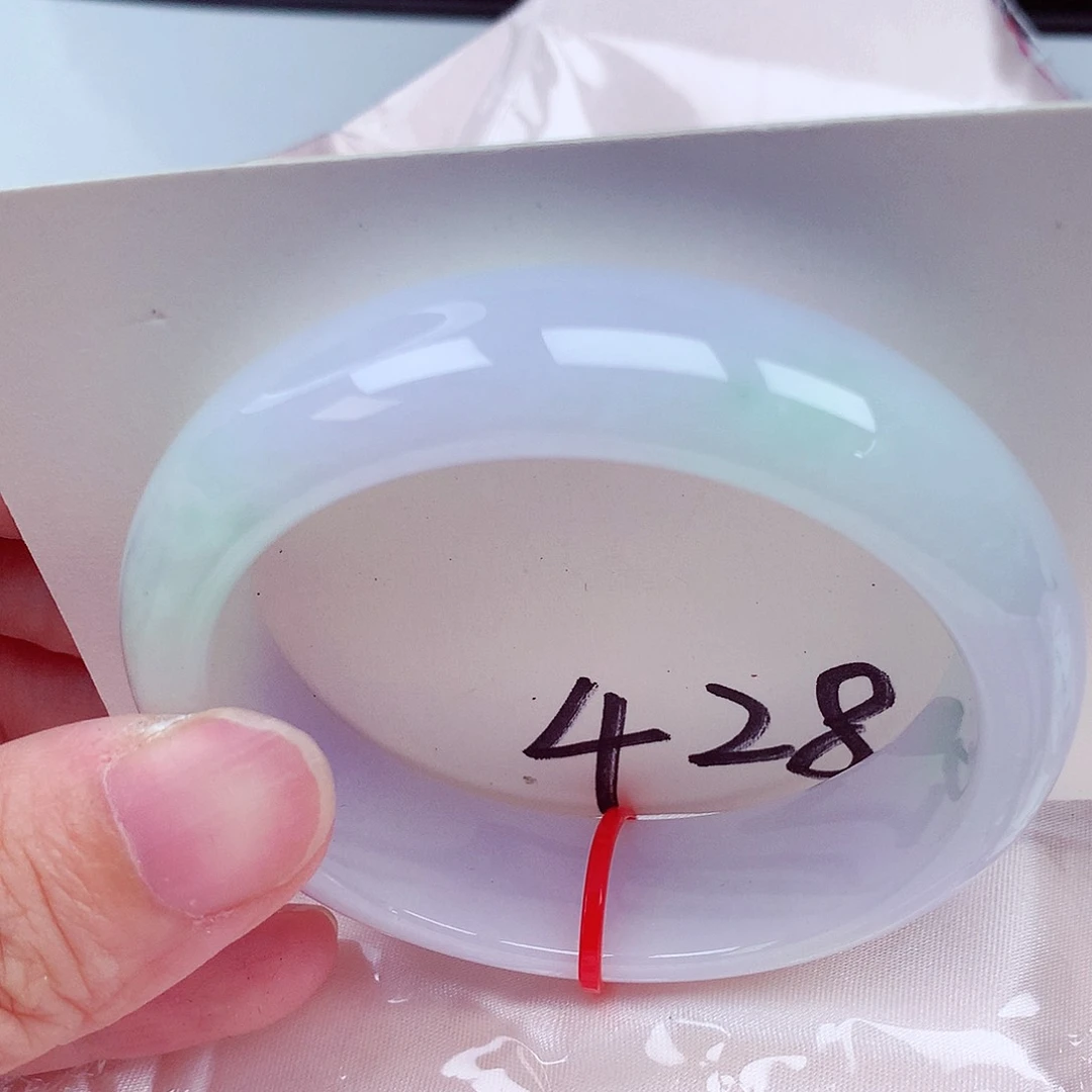 翡翠手镯未镶嵌翡翠