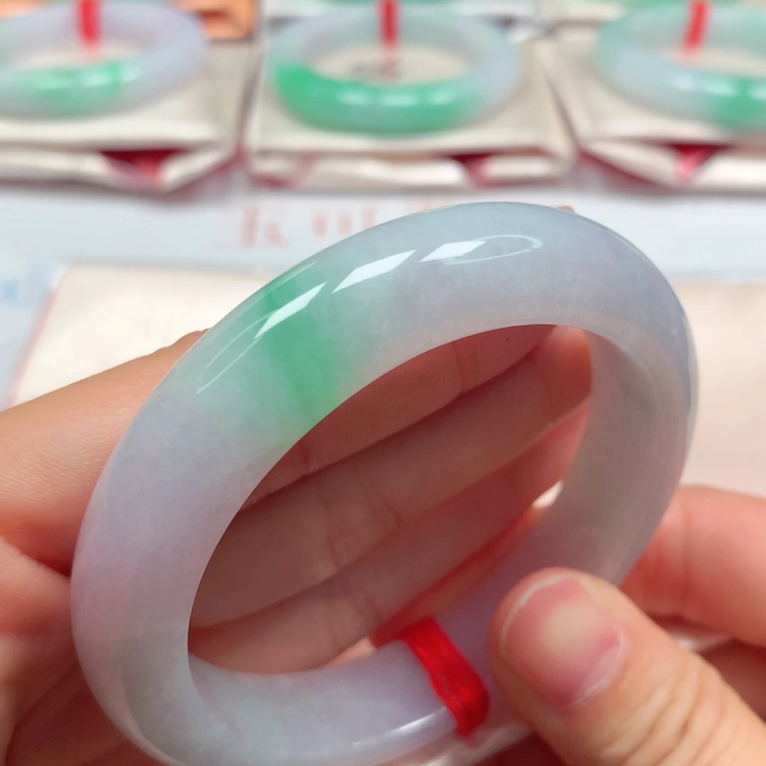 翡翠未镶嵌手镯冰润细腻春带彩飘阳绿5455