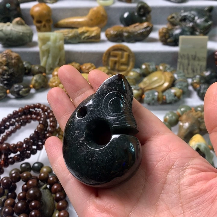 未镶嵌岫岩河磨玉（透闪石质玉）把件