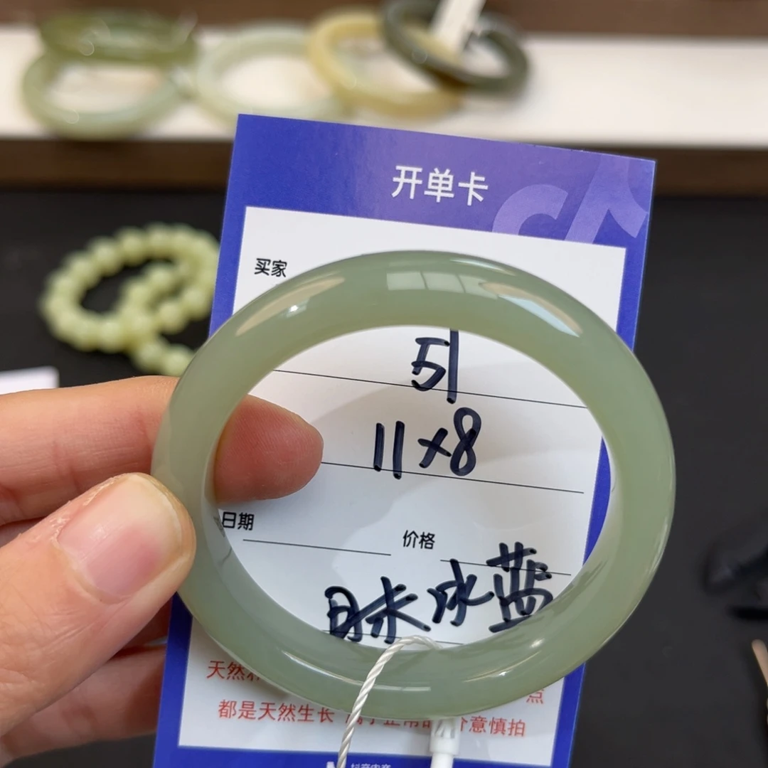和田玉未镶嵌手镯